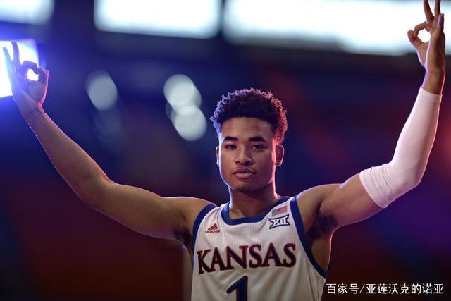 曝36岁本泽马本赛季后退役 一代传奇前锋告别？